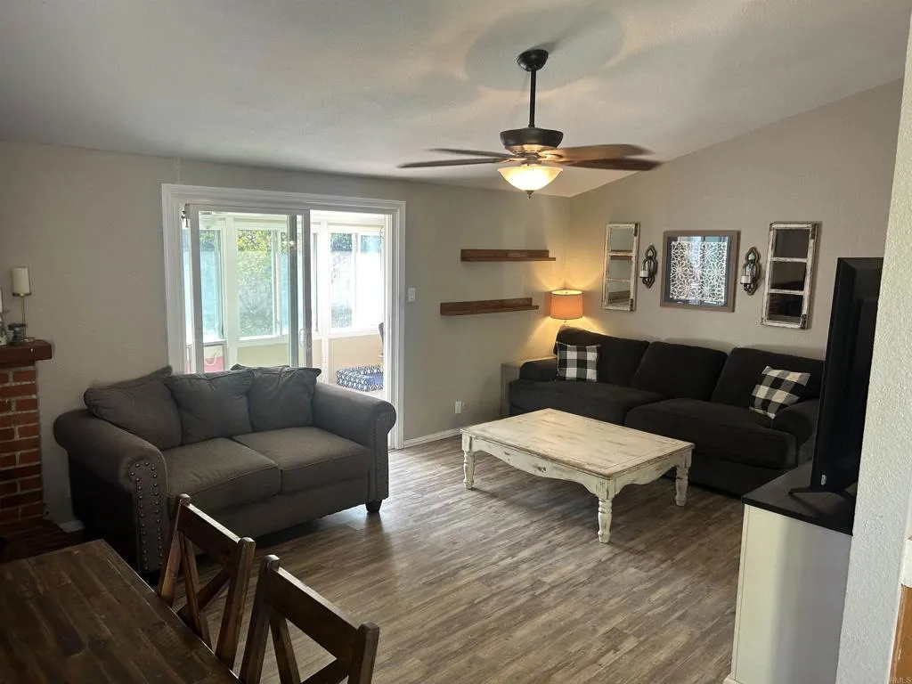 https://cdn.realtyfeed.com/cdn/127/307081906/99cc56ef2758597b6d586708376993d1.webp