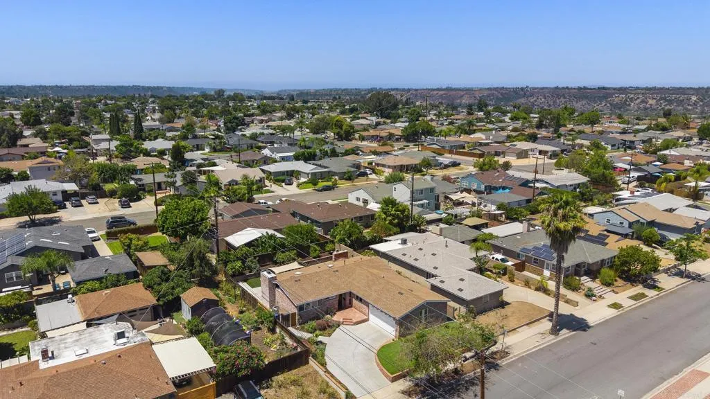 https://cdn.realtyfeed.com/cdn/127/307082036/9dc5e471434b556c1fb1990bdcd724f4.webp