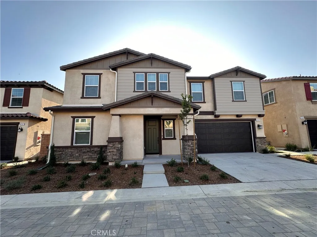 4143 E Avila Privado