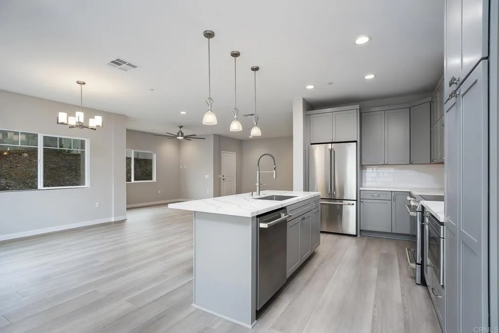 https://cdn.realtyfeed.com/cdn/127/307082179/bc9a80acd5316a47cb3a7d7de412e807.webp