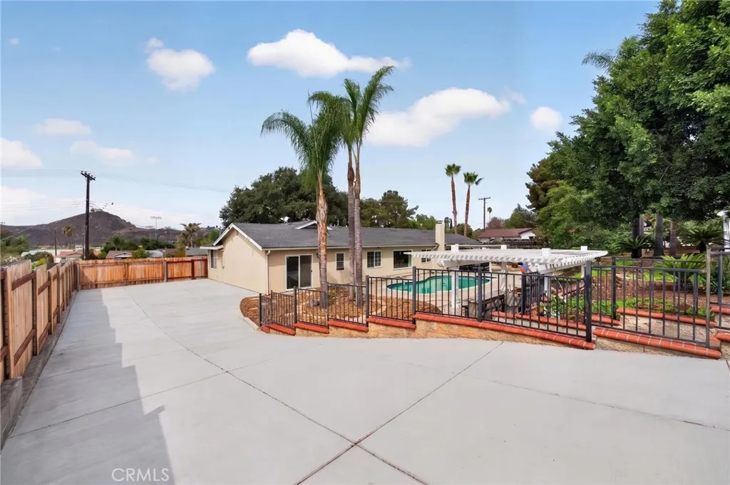 https://cdn.realtyfeed.com/cdn/127/307082540/4b871f90ee427bf33d7ad899d97e562f.webp