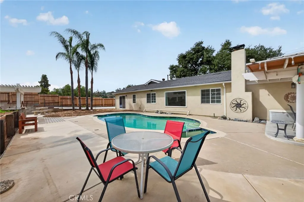 https://cdn.realtyfeed.com/cdn/127/307082540/8f0fd86bc4bfc00395261b694532aaf6.webp