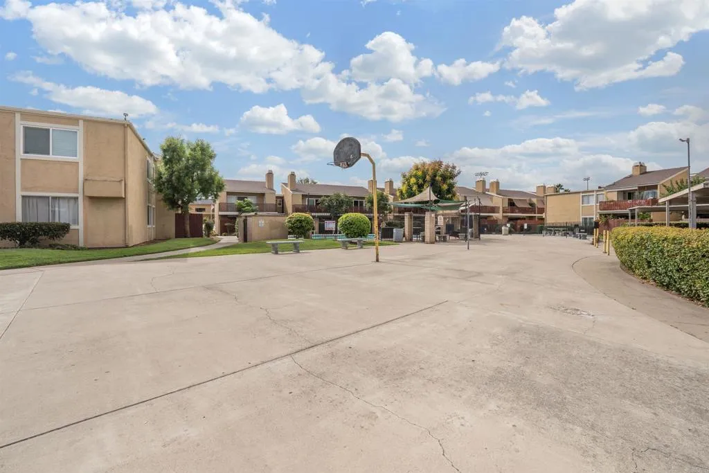 https://cdn.realtyfeed.com/cdn/127/307082571/6295c23a6717086424ecc49a346a68b7.webp