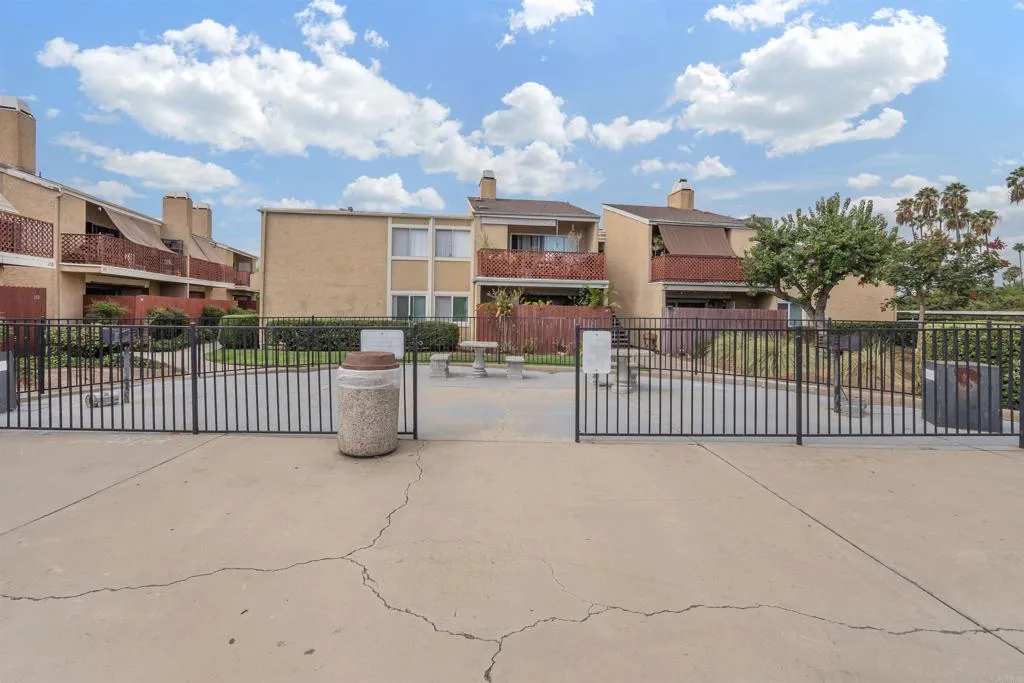 https://cdn.realtyfeed.com/cdn/127/307082571/984a37ce116fcfd4bc31951723dc8cb1.webp