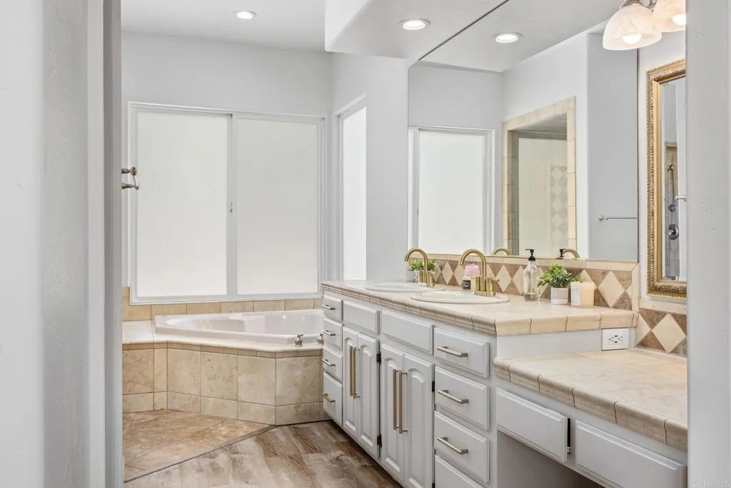 https://cdn.realtyfeed.com/cdn/127/307082574/0041ee22b7f6fa3aced44721fb6c7d09.webp