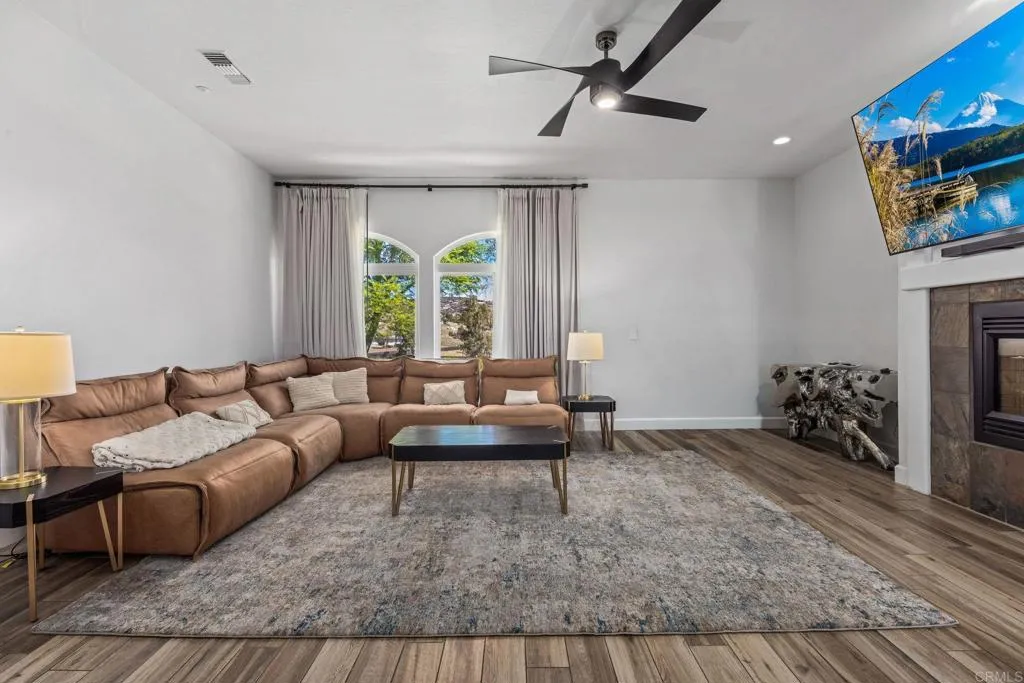 https://cdn.realtyfeed.com/cdn/127/307082574/42f562629560854ec4babd4841396a9c.webp