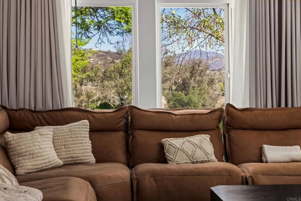 https://cdn.realtyfeed.com/cdn/127/307082574/4373e867c2b1207e053233133bbd7513.webp
