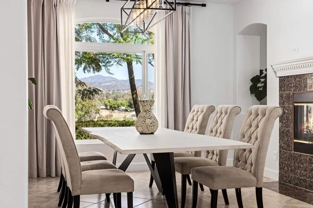 https://cdn.realtyfeed.com/cdn/127/307082574/7ca116a5d20687211fef9ee5f8288b66.webp