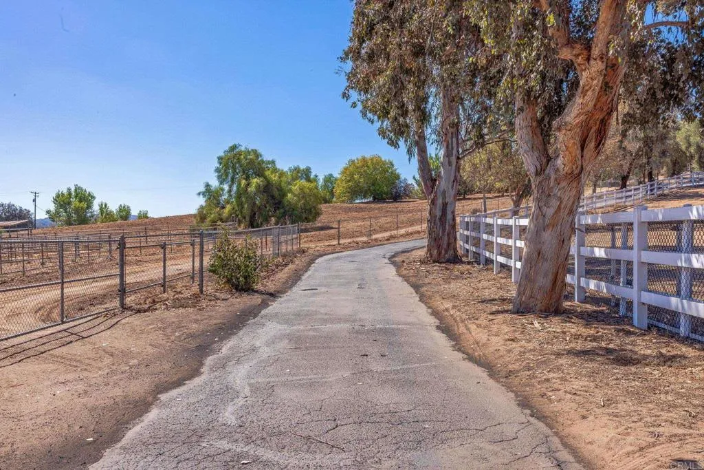 https://cdn.realtyfeed.com/cdn/127/307082574/7f0a437996633d63c2db65f005c28994.webp