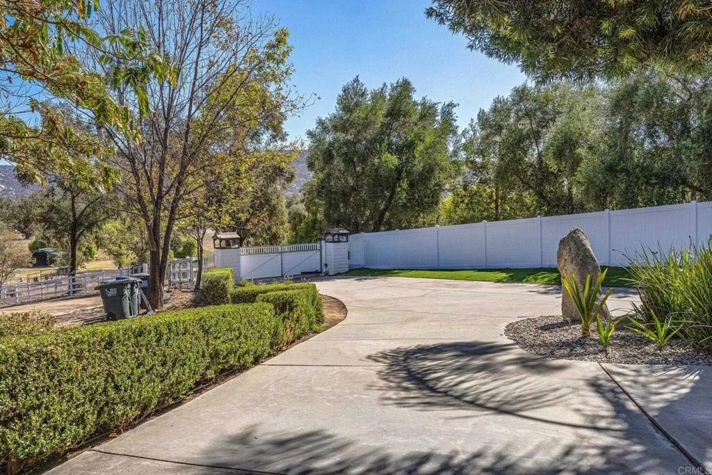 https://cdn.realtyfeed.com/cdn/127/307082574/aebd95b6d3a359901c0ebe53513bb3cc.webp