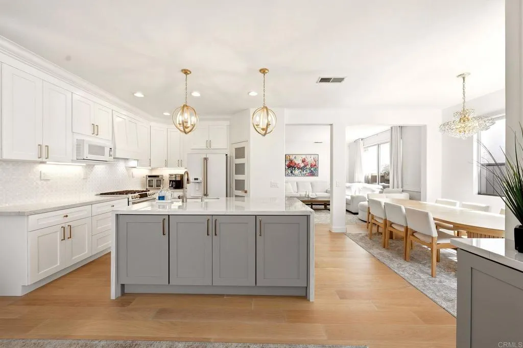 https://cdn.realtyfeed.com/cdn/127/307082818/47159fa32b50dcb2c96b5a7f28ccdd43.webp