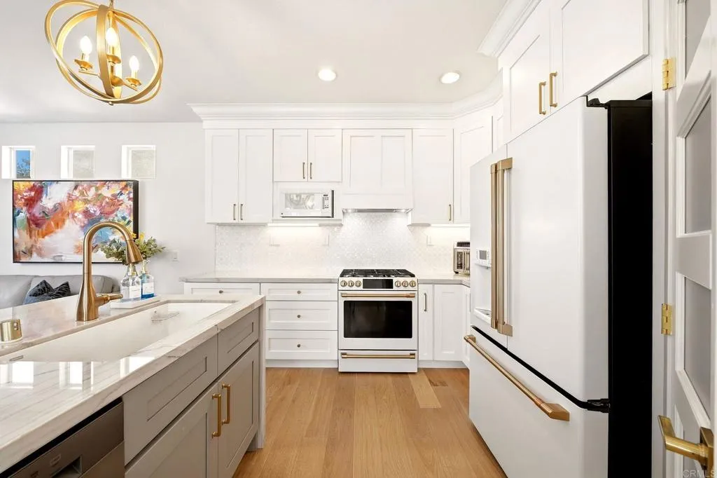 https://cdn.realtyfeed.com/cdn/127/307082818/a84949e7d7254f8d676660d808f59ea6.webp
