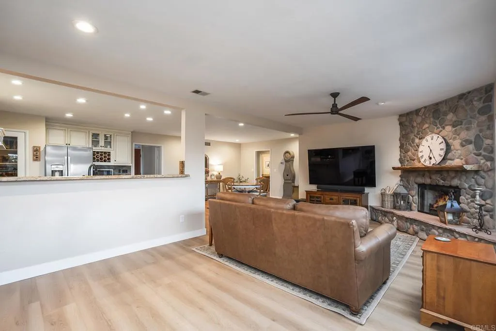 https://cdn.realtyfeed.com/cdn/127/307082921/4e6a5bbf82553f76502ab8d100dedc6f.webp
