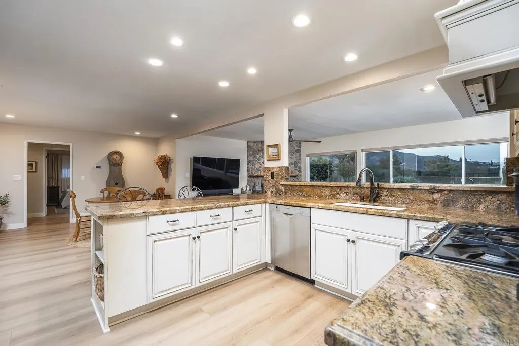 https://cdn.realtyfeed.com/cdn/127/307082921/6d1fd44e032305ac419af09889719e89.webp