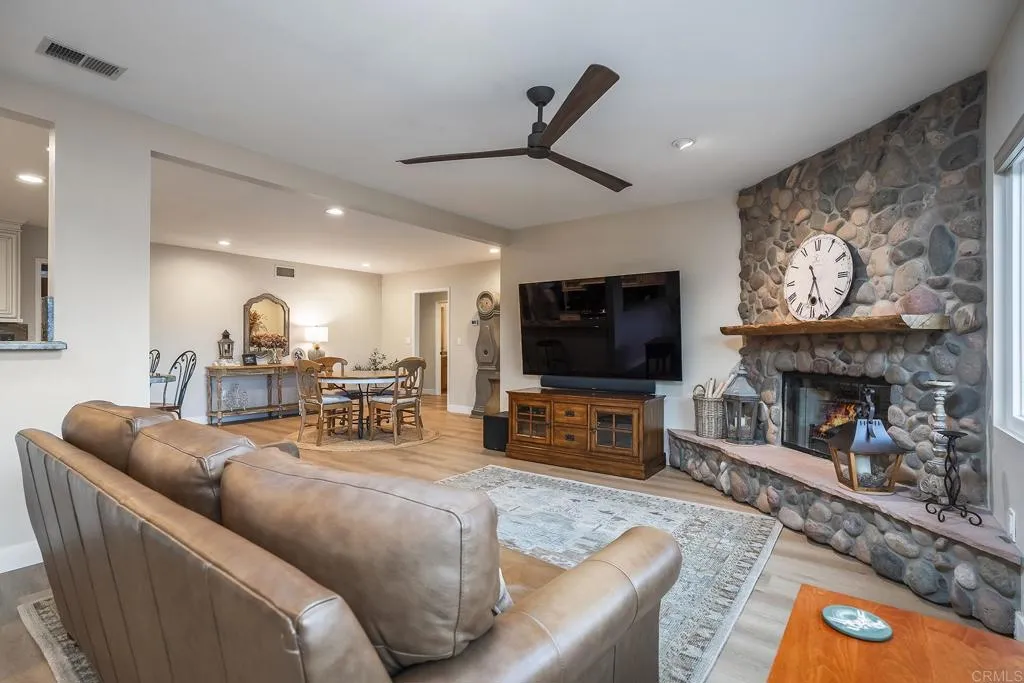 https://cdn.realtyfeed.com/cdn/127/307082921/c208377cfeae2449e0a4186cd23c30ff.webp