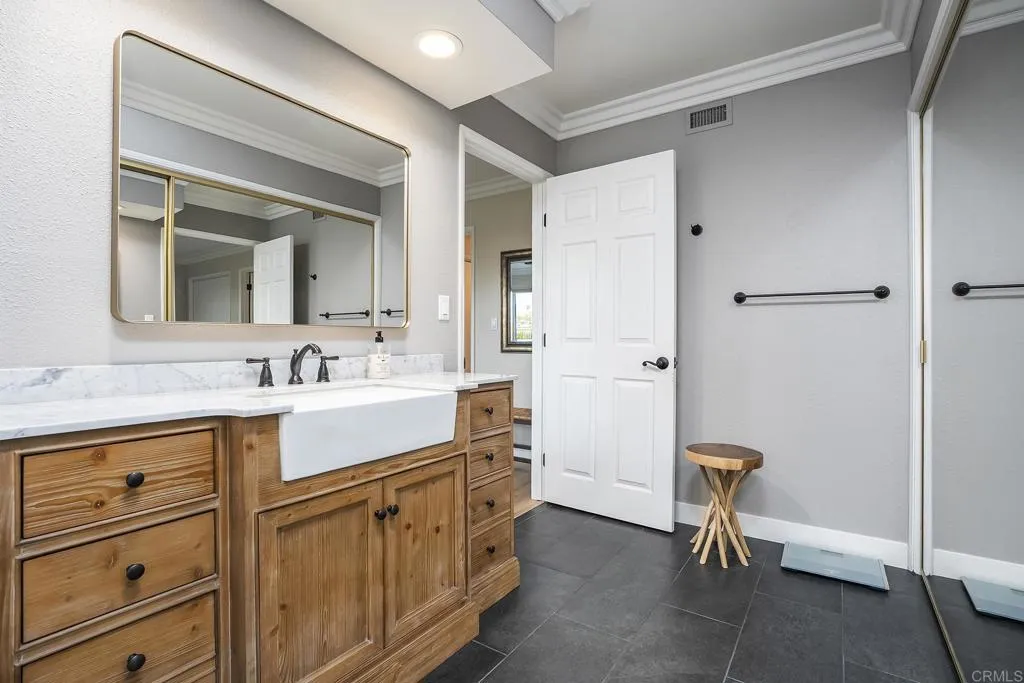 https://cdn.realtyfeed.com/cdn/127/307082921/d549ade76e993b1582e6db2ed3c0667c.webp