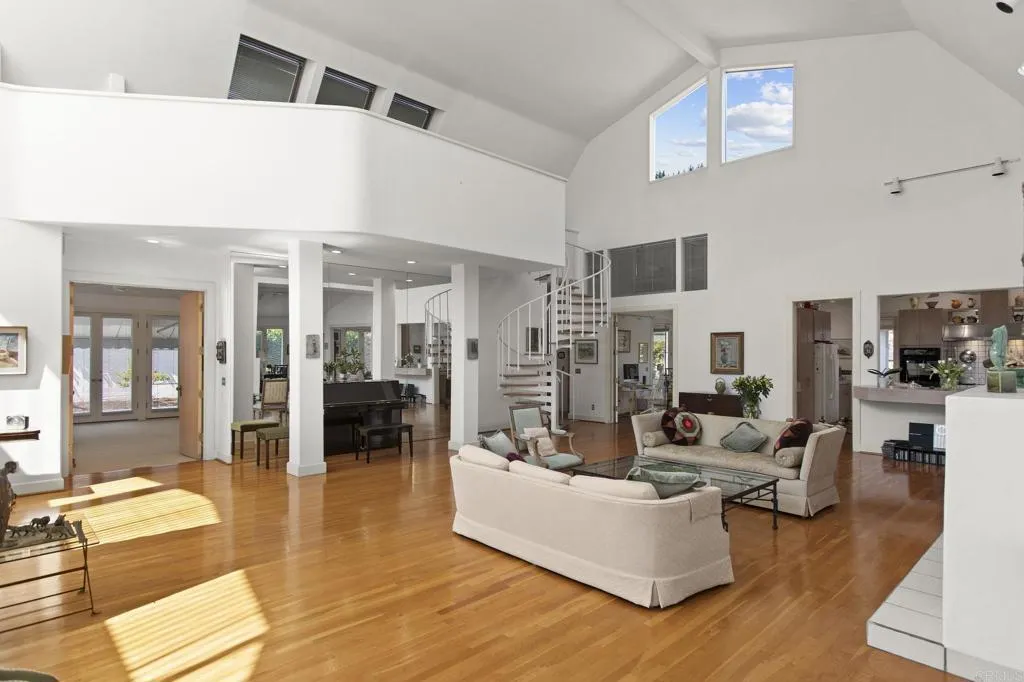 https://cdn.realtyfeed.com/cdn/127/307082962/63aa571c76109155885f00ba84147f45.webp
