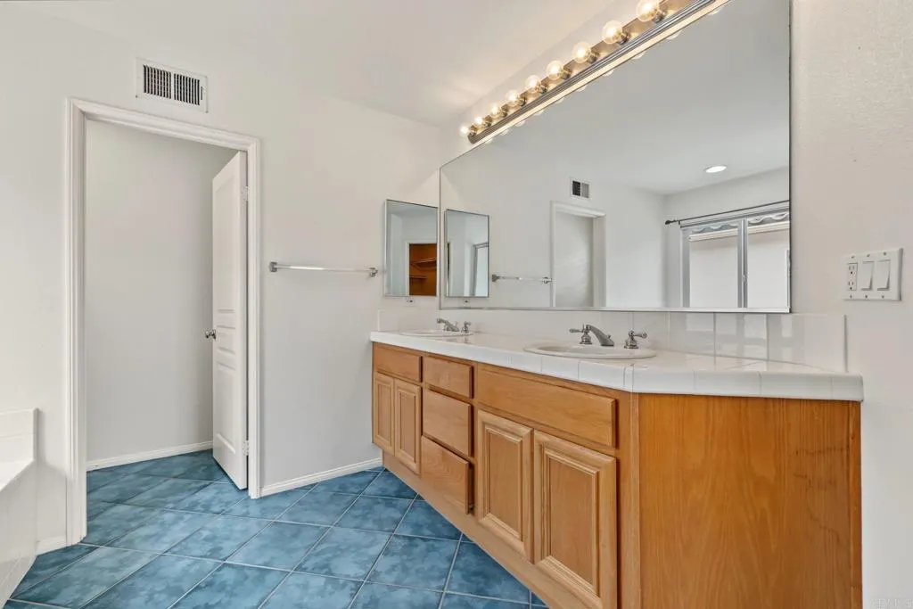 https://cdn.realtyfeed.com/cdn/127/307082970/d2d6f1a3ca2c6c7086fce1ed52aa559b.webp