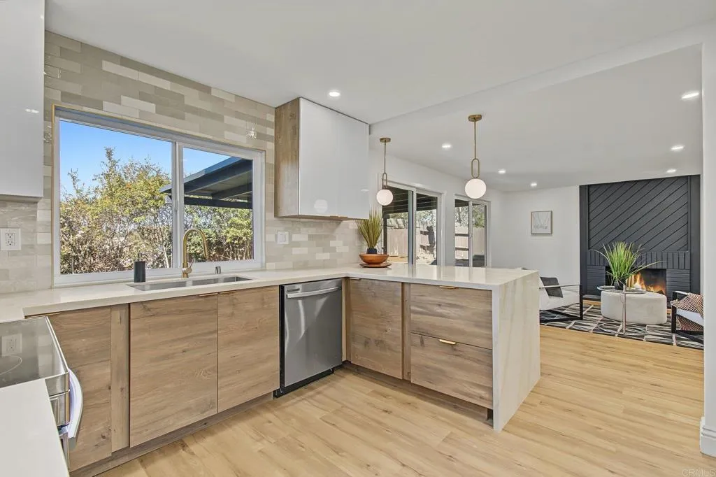 https://cdn.realtyfeed.com/cdn/127/307082972/67b9c9f0f2ac667b77a393b97614e766.webp