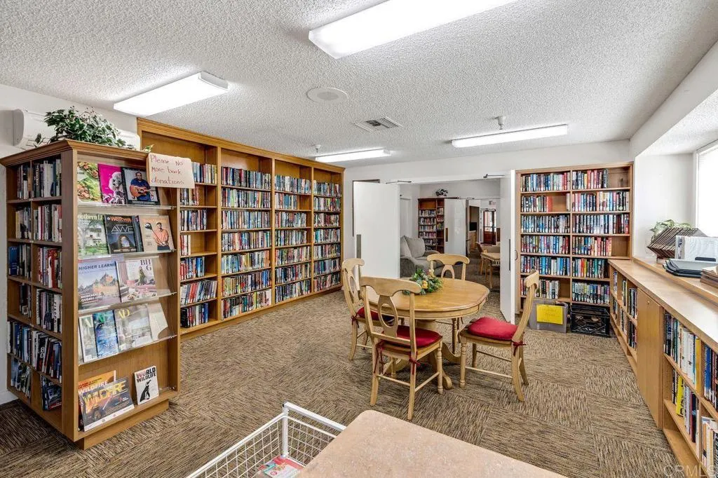 https://cdn.realtyfeed.com/cdn/127/307083007/765b32d76e3abf54fa46484606240244.webp