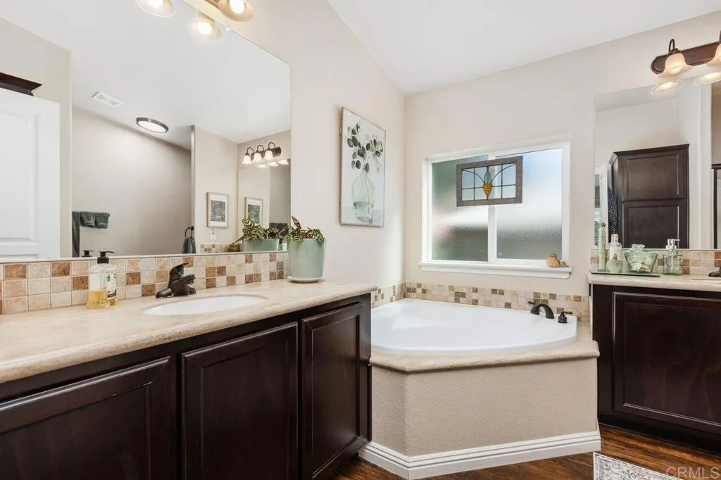 https://cdn.realtyfeed.com/cdn/127/307083007/bb1898ef26974c56f44cf6a3671712bc.webp