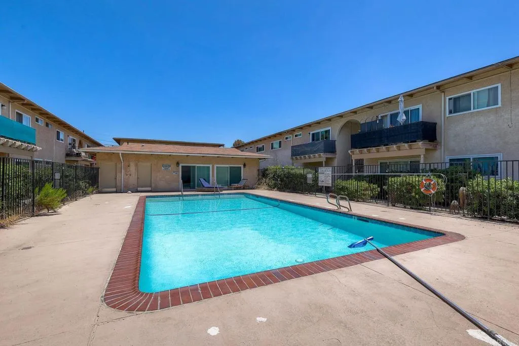 https://cdn.realtyfeed.com/cdn/127/307083043/fc778717bc204d84bace8451c7c2d5bc.webp