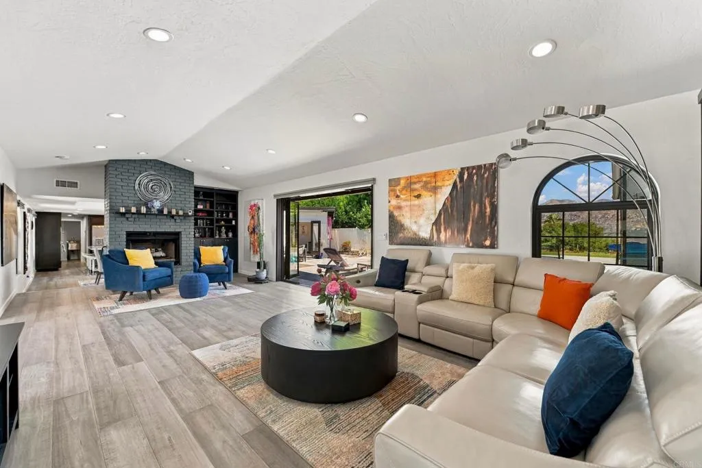 https://cdn.realtyfeed.com/cdn/127/307083109/1a03c6a519212ea4e571c71c46c0143b.webp