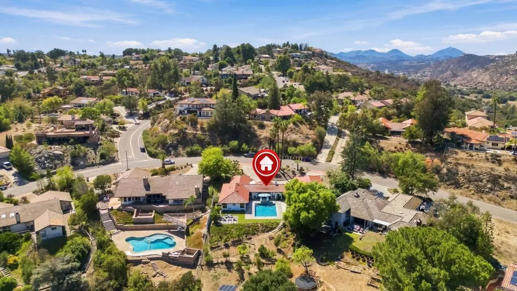 https://cdn.realtyfeed.com/cdn/127/307083109/9c64d049c02144777364b9c1e4fe38db.webp