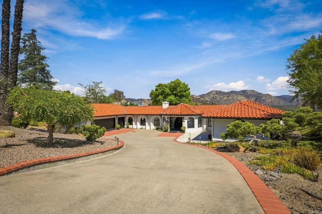 https://cdn.realtyfeed.com/cdn/127/307083109/9e88e23c39cd6adf62d1a68cc21b8d23.webp