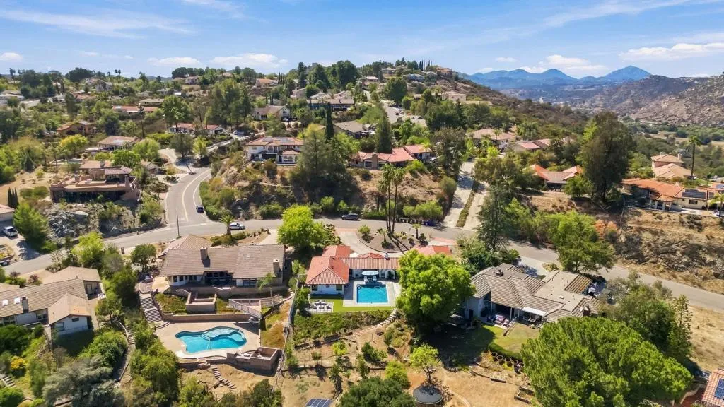 https://cdn.realtyfeed.com/cdn/127/307083109/a53aa827ab0bcc87751e9ea2380f99e1.webp