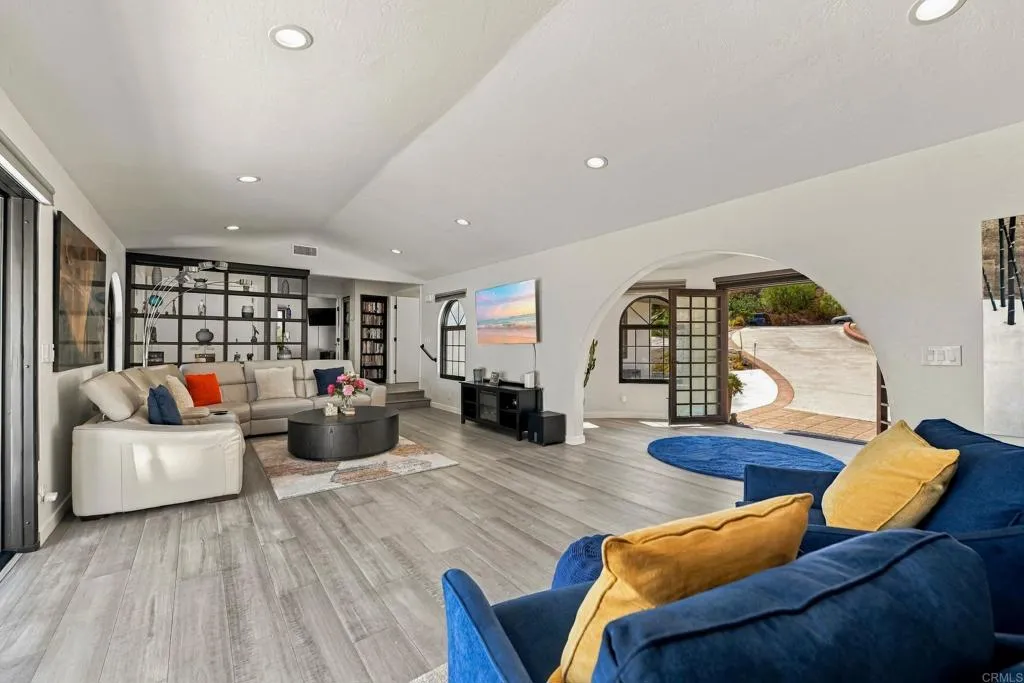 https://cdn.realtyfeed.com/cdn/127/307083109/aefba1375159ca525b93fc2c108356f5.webp