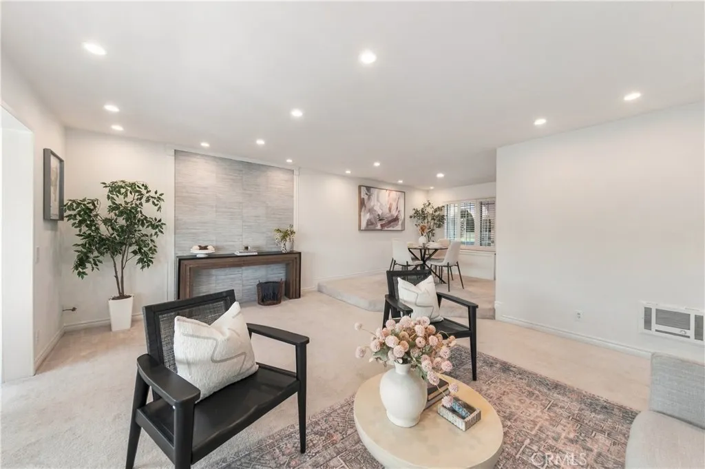 2530 Clairemont Drive Unit 301, San Diego, CA 92117 - Photo 3 of 22, San Diego, CA