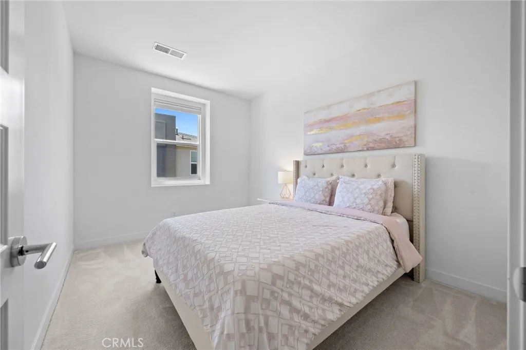 https://cdn.realtyfeed.com/cdn/127/307083214/01fdcab26c17c04ee7d10de704203ad7.webp