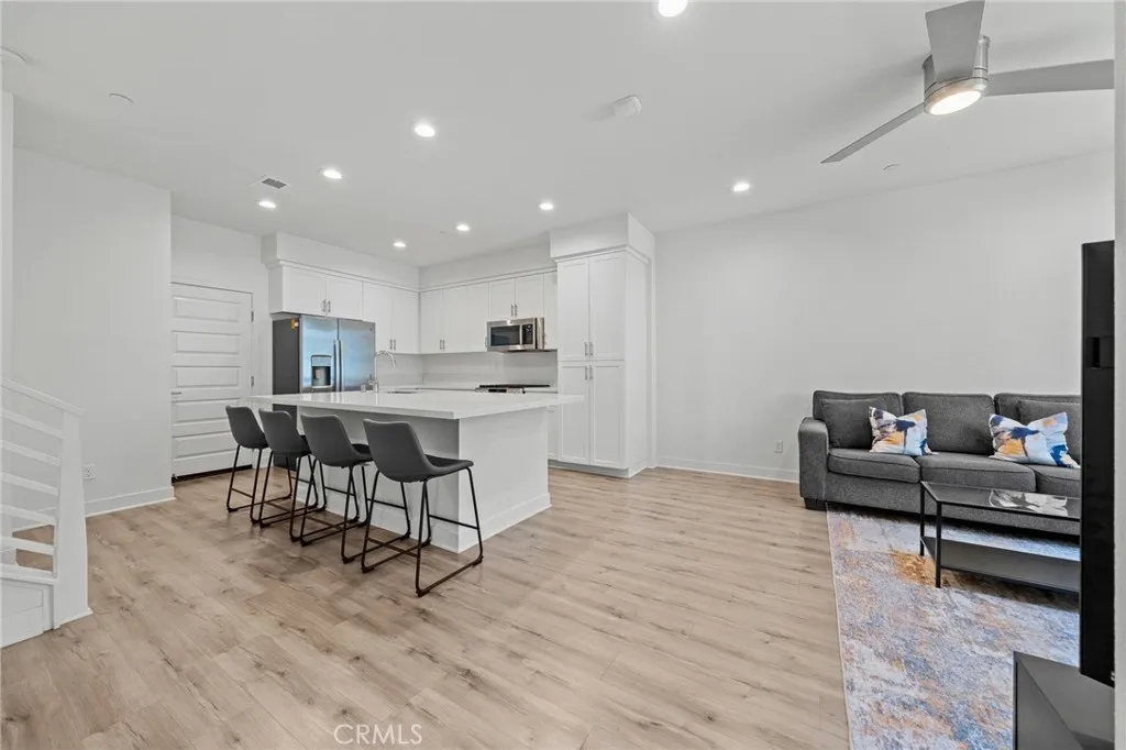https://cdn.realtyfeed.com/cdn/127/307083214/5ca6679ffaec89bcd146085e9becfc2c.webp