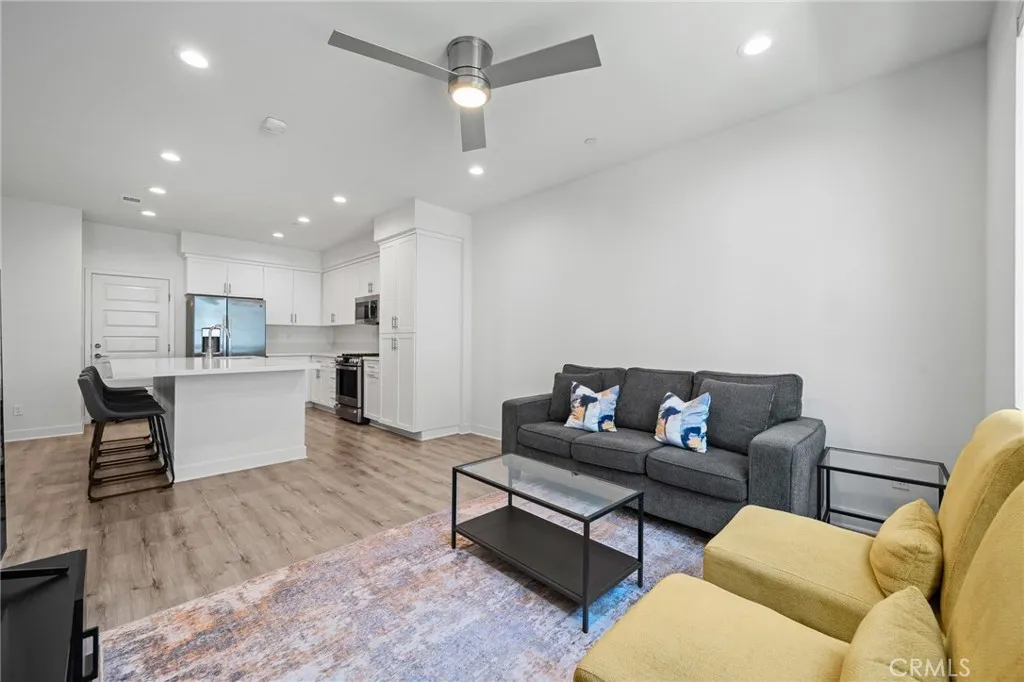 https://cdn.realtyfeed.com/cdn/127/307083214/cca20859c2e1ac4ac59c8ee398c4d02f.webp