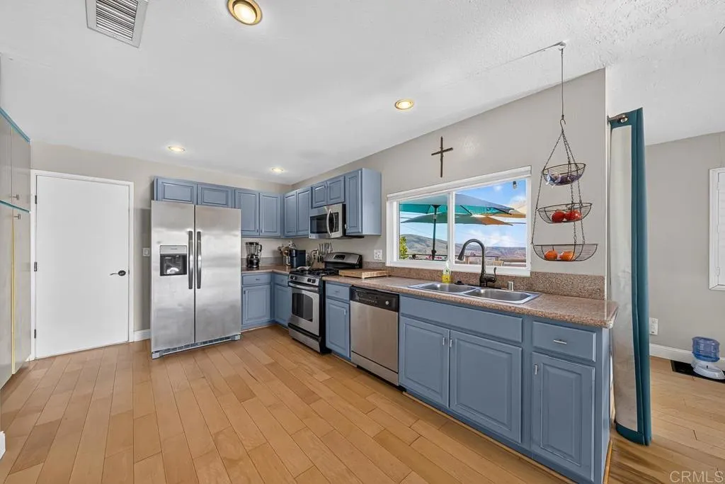 https://cdn.realtyfeed.com/cdn/127/307083266/0dfaa0eabe5cce8619d332db5acf9745.webp