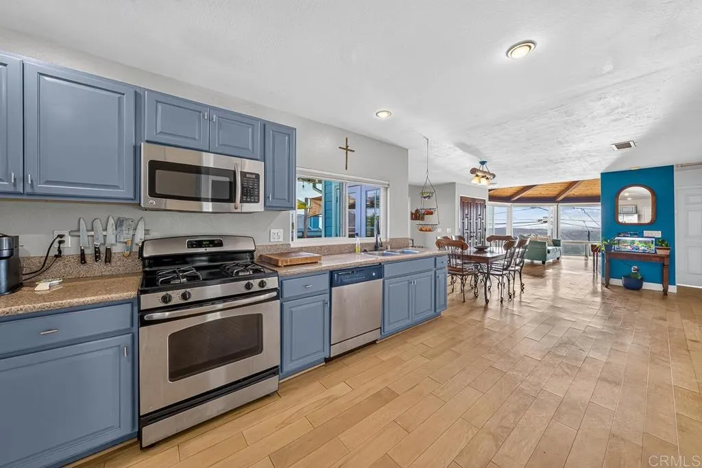https://cdn.realtyfeed.com/cdn/127/307083266/430d4da0e3431500f508a0d3080bcba4.webp