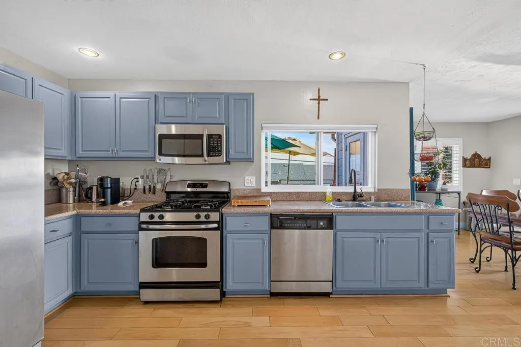 https://cdn.realtyfeed.com/cdn/127/307083266/efb3faa869820831409e2218ac70f1c7.webp