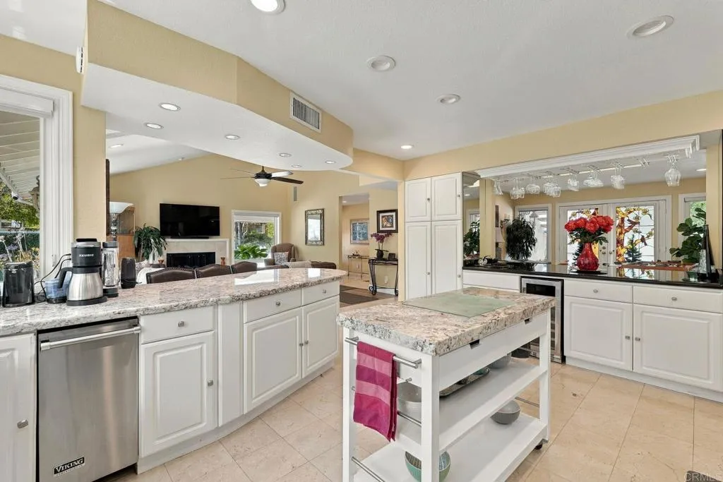https://cdn.realtyfeed.com/cdn/127/307083345/2179aa49ea3852bdee4d33db7e941cf6.webp