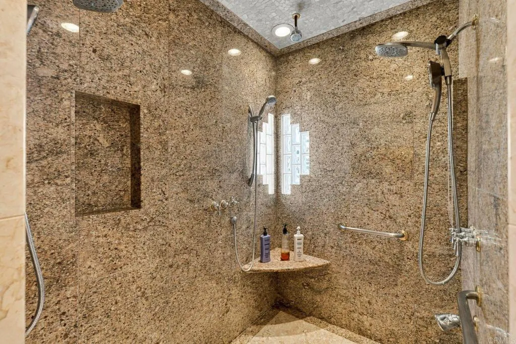 https://cdn.realtyfeed.com/cdn/127/307083345/37d5f3845691c927eee4b649cab35a0b.webp