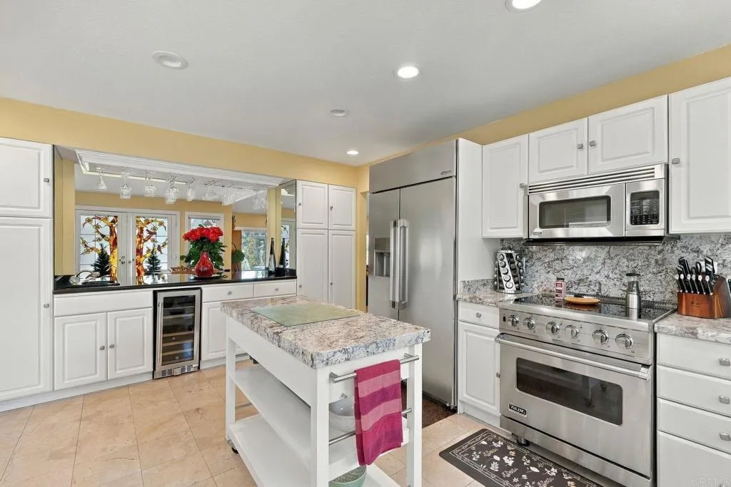 https://cdn.realtyfeed.com/cdn/127/307083345/77a8bbd82072805f109590901982c6aa.webp