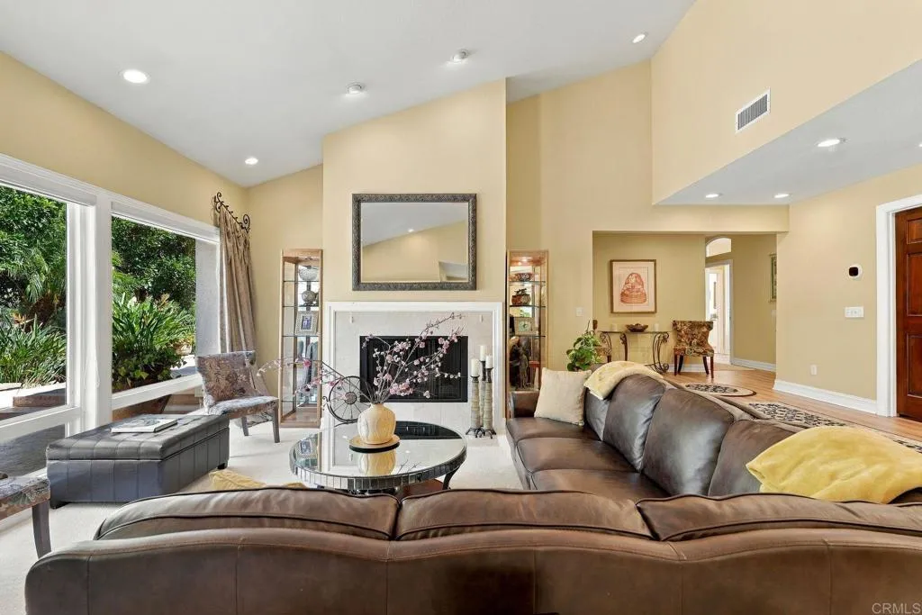https://cdn.realtyfeed.com/cdn/127/307083345/d2d07618a837862ccbef6534ba8962ca.webp