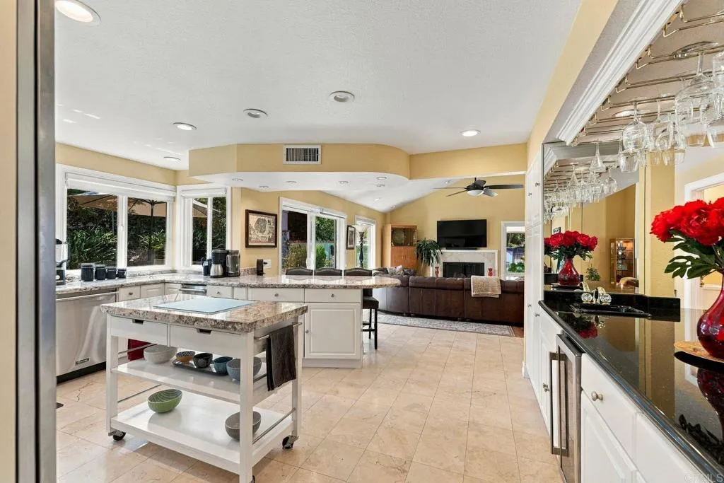 https://cdn.realtyfeed.com/cdn/127/307083345/fa76c8ca827fd58e2288ea51d5560998.webp