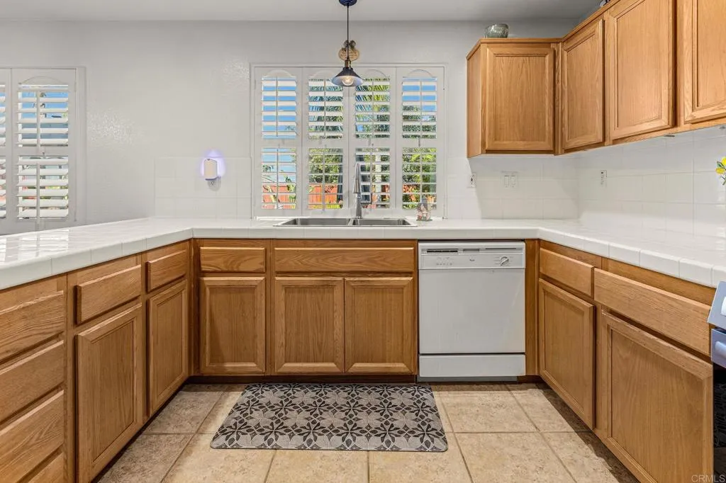 https://cdn.realtyfeed.com/cdn/127/307083400/cdd159d892320a77cecf172af35e0a63.webp