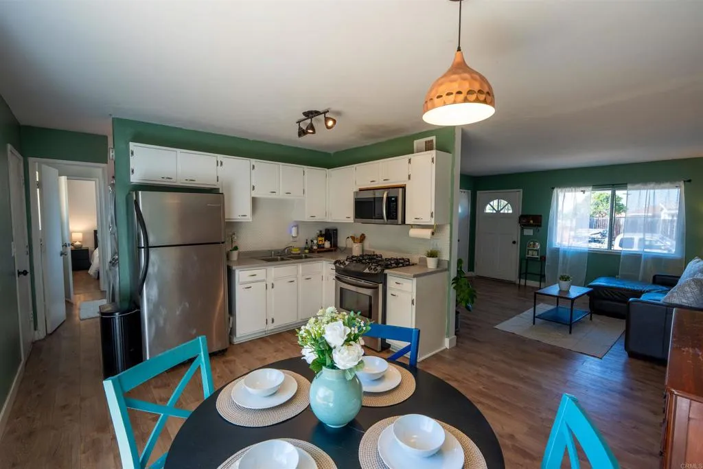 https://cdn.realtyfeed.com/cdn/127/307083462/1339905c7c490e870702b3fcbbab35bc.webp