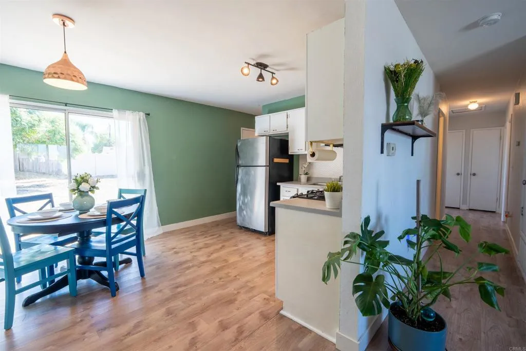 https://cdn.realtyfeed.com/cdn/127/307083462/869dcf5eae01b3f400d0b813296a7f06.webp