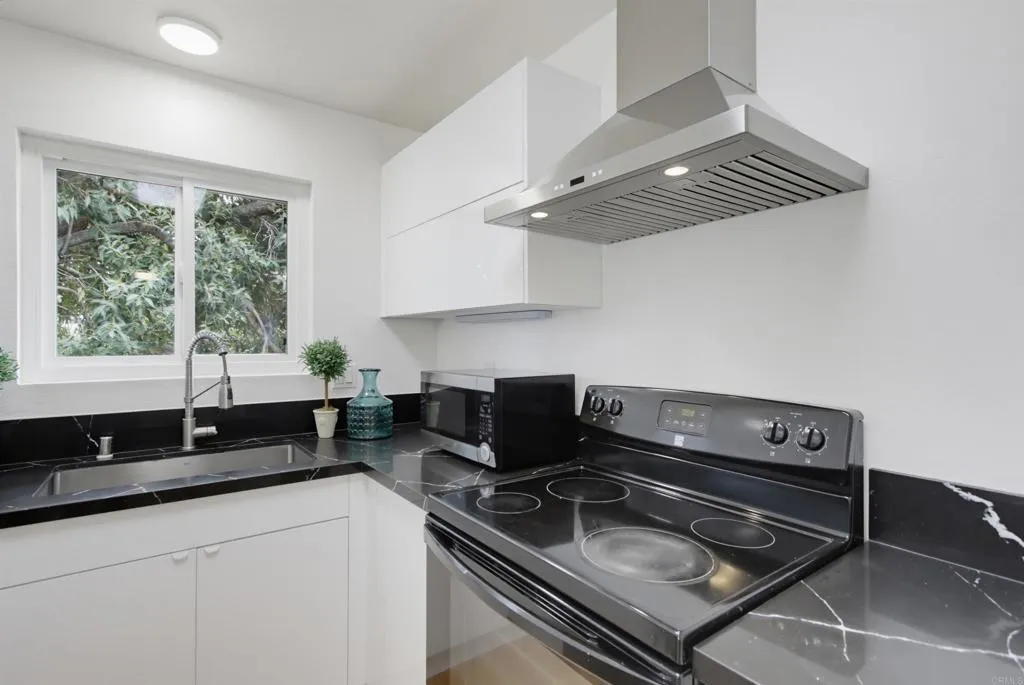 8025 Camino Kiosco, San Diego, CA 92122 - Photo 5 of 21, San Diego, CA