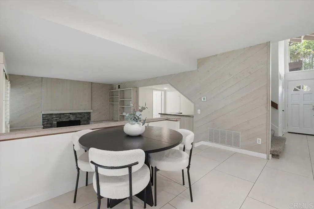 https://cdn.realtyfeed.com/cdn/127/307083604/958e1e3eab6d1e1b7a7dbdfdc8620a90.webp