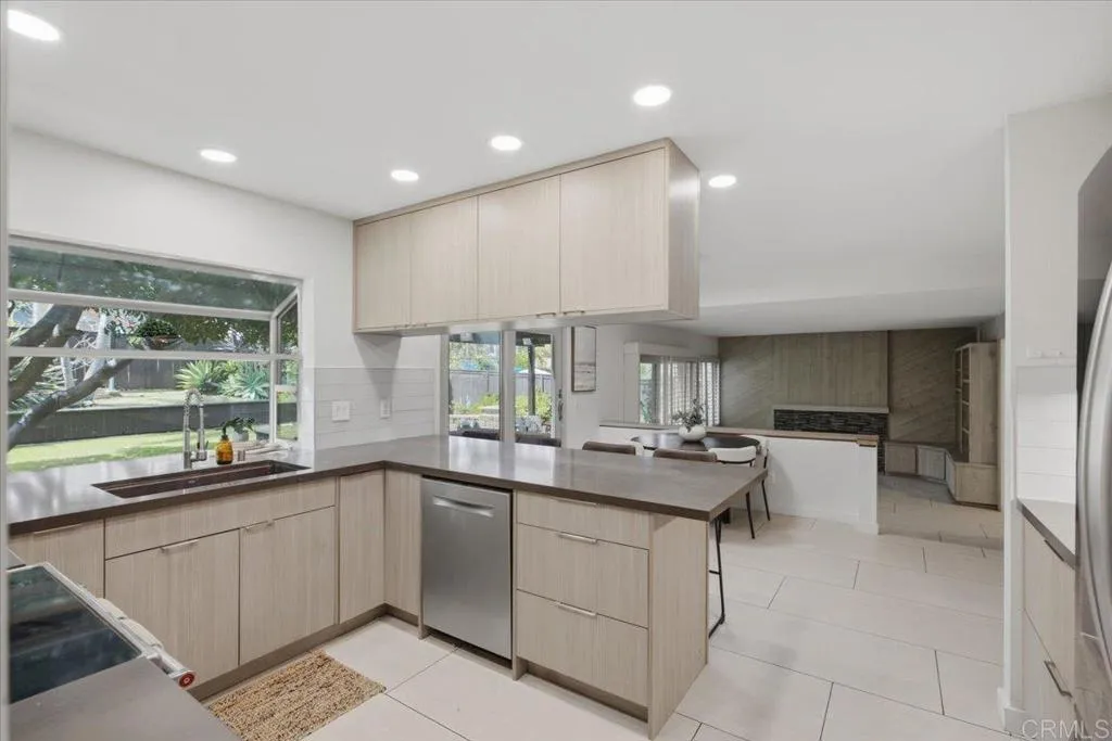 https://cdn.realtyfeed.com/cdn/127/307083604/ba26e0f42ca6bd51c85b98011a6f1b5d.webp