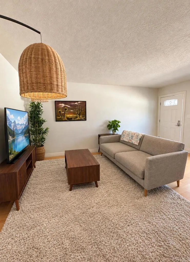 https://cdn.realtyfeed.com/cdn/127/307083704/93bfc27cbdd3666511238189dd534e07.webp